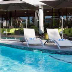 Отель Courtyard by Marriott Toulouse Airport Франция, Тулуза - отзывы, цены и фото номеров - забронировать отель Courtyard by Marriott Toulouse Airport онлайн бассейн фото 2