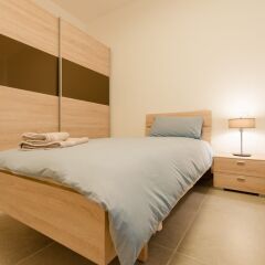 Отель Seafront Luxury Apartment, Pool and Great Location Мальта, Слима - отзывы, цены и фото номеров - забронировать отель Seafront Luxury Apartment, Pool and Great Location онлайн комната для гостей
