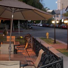 Отель Wilshire Crest Hotel США, Лос-Анджелес - отзывы, цены и фото номеров - забронировать отель Wilshire Crest Hotel онлайн парковка