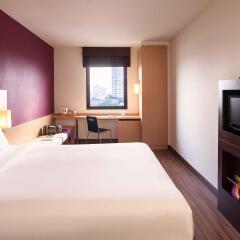 Отель Ibis Bangkok Riverside комната для гостей