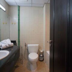 Отель One Perfect Stay - Discovery Gardens ванная
