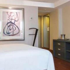 Отель Hilton Guadalajara сейф в номере