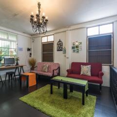 Tiger Lily Hostel Бангкок комната для гостей