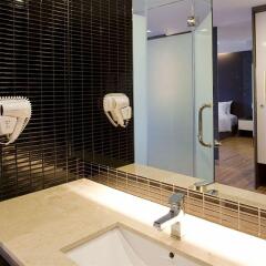 Отель Trinity Silom Hotel Таиланд, Бангкок - 2 отзыва об отеле, цены и фото номеров - забронировать отель Trinity Silom Hotel онлайн ванная фото 2
