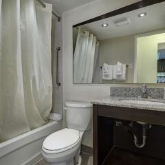 Отель Town Inn Suites Toronto Канада, Торонто - отзывы, цены и фото номеров - забронировать отель Town Inn Suites Toronto онлайн ванная фото 2