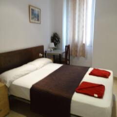 Отель Hostal Mont Thabor комната для гостей фото 2