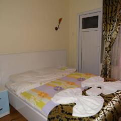 Отель Tulip Guesthouse сейф в номере