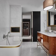 Отель Rosewood Bangkok Бангкок ванная