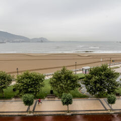 Отель Petit Palace Tamarises пляж фото 2