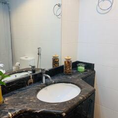 Отель Downtown 2bedroom Holidays R Us Дубай ванная