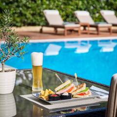 Отель Blazer Suites Hotel Греция, Афины - 1 отзыв об отеле, цены и фото номеров - забронировать отель Blazer Suites Hotel онлайн бассейн