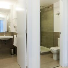 Отель MH Apartments Barcelona Испания, Барселона - отзывы, цены и фото номеров - забронировать отель MH Apartments Barcelona онлайн ванная