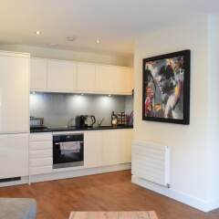 Отель 1 Bedroom Flat In Belsize Park Лондон в номере