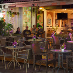 Отель Karon Sunshine Guesthouse & Bar питание
