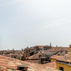 Апартаменты Venice Apartments городской автобус