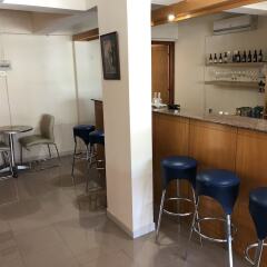 Отель Pasianna Hotel Apartments Кипр, Ларнака - 6 отзывов об отеле, цены и фото номеров - забронировать отель Pasianna Hotel Apartments онлайн гостиничный бар