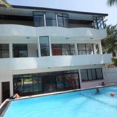Lanka Beach Hotel бассейн