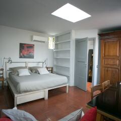 Отель Trastevere Large Apartment With Terrace Италия, Рим - отзывы, цены и фото номеров - забронировать отель Trastevere Large Apartment With Terrace онлайн комната для гостей фото 5