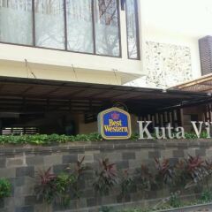 Отель Best Western Kuta Villa парковка
