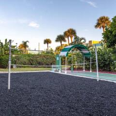 Отель Comfort Inn and Suites Resort Cocoa Beach США, Какао-Бич - отзывы, цены и фото номеров - забронировать отель Comfort Inn and Suites Resort Cocoa Beach онлайн спортивное сооружение