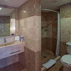 Отель City Express Buenavista ванная