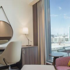 Отель Hampton by Hilton Dubai Airport ОАЭ, Дубай - 1 отзыв об отеле, цены и фото номеров - забронировать отель Hampton by Hilton Dubai Airport онлайн комната для гостей фото 4