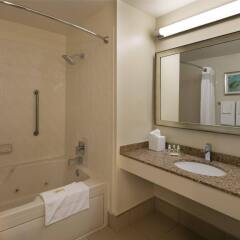 Отель Holiday Inn Lido Beach, Sarasota ванная