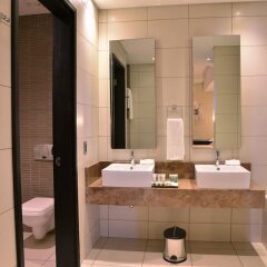 Premier Hotel OR Tambo in Kempton Park, South Africa from 88$, photos, reviews - zenhotels.com bathroom