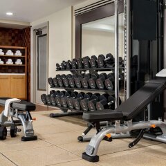 Отель Hilton Checkers фитнесс-зал фото 4