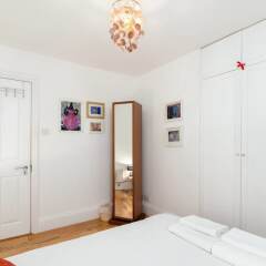 Отель Good Size 2 Bedroom in a Perfect Location Великобритания, Лондон - отзывы, цены и фото номеров - забронировать отель Good Size 2 Bedroom in a Perfect Location онлайн комната для гостей фото 5