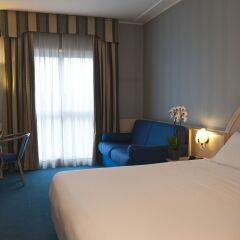 Отель CDH Hotel Villa Ducale Италия, Парма - 2 отзыва об отеле, цены и фото номеров - забронировать отель CDH Hotel Villa Ducale онлайн комната для гостей фото 5