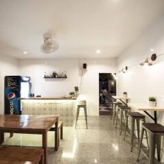 Oh Compound Hostel Бангкок питание