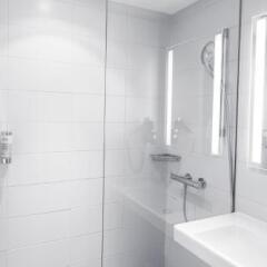 Отель B&B Hotel Zürich Airport Rümlang Швейцария, Рюмланг - отзывы, цены и фото номеров - забронировать отель B&B Hotel Zürich Airport Rümlang онлайн ванная фото 2