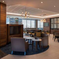 Отель TownePlace Suites by Marriott Saskatoon гостиничный бар