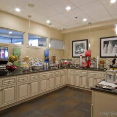 Отель Hampton Inn by Hilton Vancouver-Airport/Richmond Канада, Ричмонд - отзывы, цены и фото номеров - забронировать отель Hampton Inn by Hilton Vancouver-Airport/Richmond онлайн питание фото 2