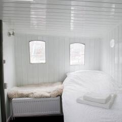 Отель Houseboat apartments - Canal Belt West area Нидерланды, Амстердам - отзывы, цены и фото номеров - забронировать отель Houseboat apartments - Canal Belt West area онлайн сауна