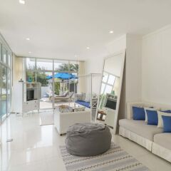 Отель X2 Hua Hin LeBayburi Pranburi Villa интерьер отеля