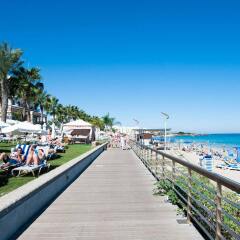 Отель Vrissiana Beach Hotel Кипр, Протарас - 1 отзыв об отеле, цены и фото номеров - забронировать отель Vrissiana Beach Hotel онлайн приотельная территория