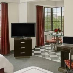 Отель Kimpton Carlyle Hotel Dupont Circle США, Вашингтон - отзывы, цены и фото номеров - забронировать отель Kimpton Carlyle Hotel Dupont Circle онлайн удобства в номере фото 2
