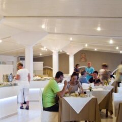 Отель Mediterranean Beach Palace Hotel Греция, Остров Санторини - отзывы, цены и фото номеров - забронировать отель Mediterranean Beach Palace Hotel онлайн питание