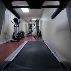 Отель 401 Inn Канада, Бурнаби - отзывы, цены и фото номеров - забронировать отель 401 Inn онлайн фитнесс-зал фото 3