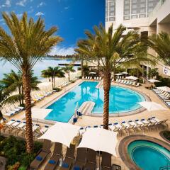 Отель Hilton San Diego Bayfront бассейн фото 2