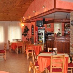 Отель Family Hotel Shoky Болгария, Чепеларе - отзывы, цены и фото номеров - забронировать отель Family Hotel Shoky онлайн гостиничный бар