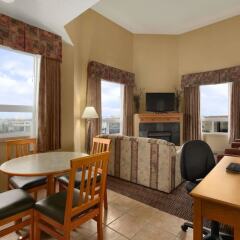 Отель Days Inn & Suites West Edmonton комната для гостей фото 4