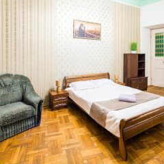 Апартаменты Three bedrooms & studio in the Center Львов комната для гостей фото 4