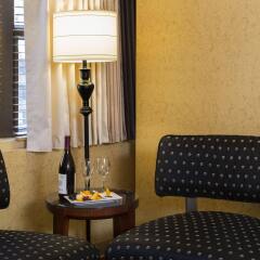 The St. Gregory Hotel в номере
