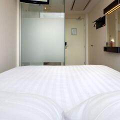 Отель easyHotel Amsterdam City Centre South комната для гостей