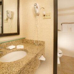 Отель Drury Inn & Suites Columbus Convention Center ванная фото 2