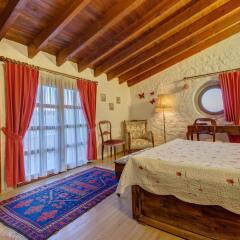 Lale Lodge Hotel Чешме сейф в номере