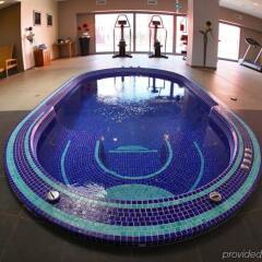 Отель Radisson Blu Hotel Toulouse Airport Франция, Бланьяк - 1 отзыв об отеле, цены и фото номеров - забронировать отель Radisson Blu Hotel Toulouse Airport онлайн бассейн